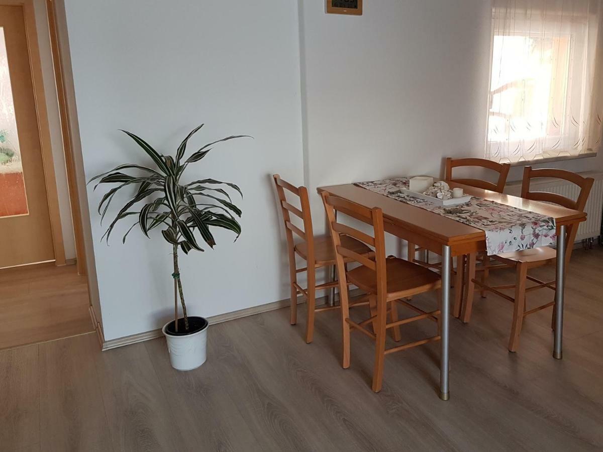 נויצלה Ferienwohnung Hahn מראה חיצוני תמונה